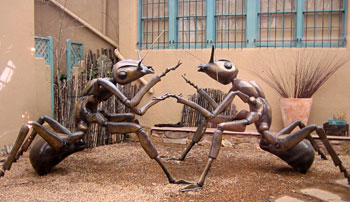 Photo - Fighting ant sculptures