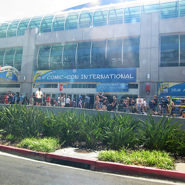 Photo: Comic-Con 2012 attendees